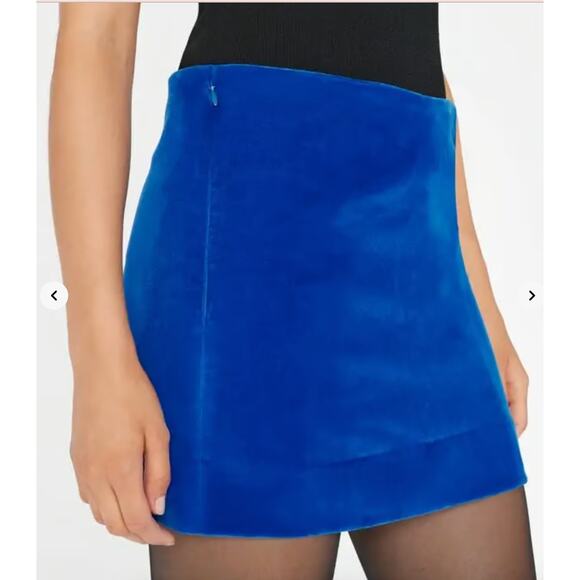 $348 FRAME Seamed Velvet Mini Skirt | Womens 00, Blue NEW - Picture 4 of 5